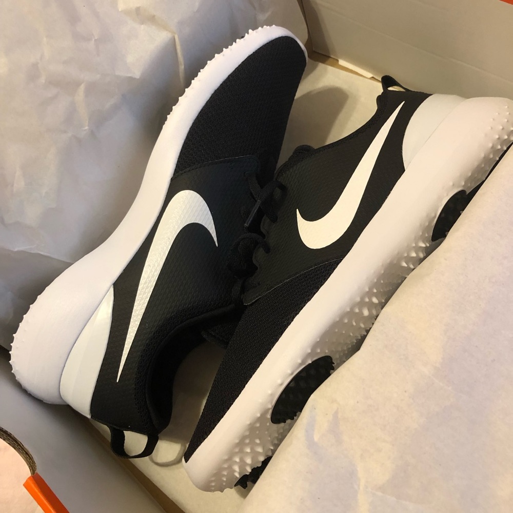 NWT men’s Nike golf shoes
